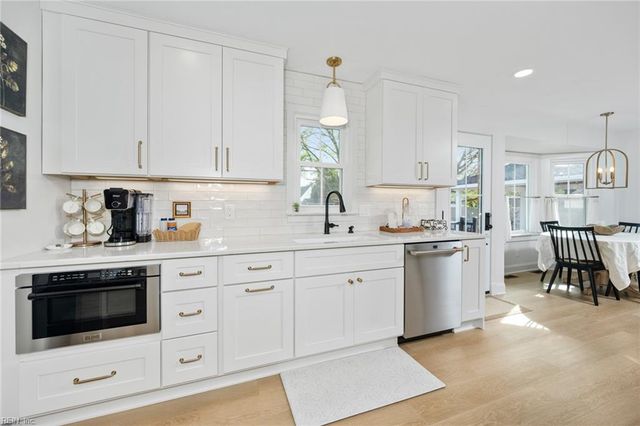 825 Loblolly CT, Chesapeake, VA 23322