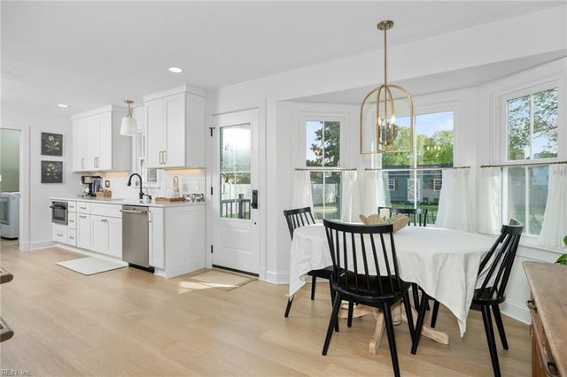 825 Loblolly CT, Chesapeake, VA 23322