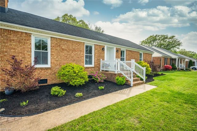 825 Loblolly CT, Chesapeake, VA 23322