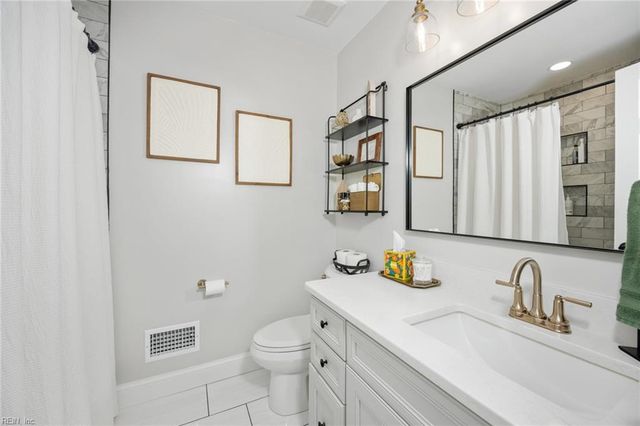 825 Loblolly CT, Chesapeake, VA 23322