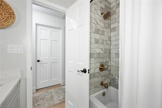 825 Loblolly CT, Chesapeake, VA 23322