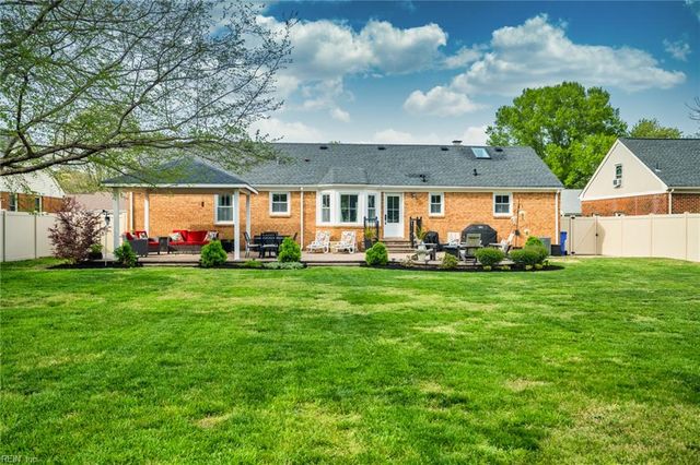 825 Loblolly CT, Chesapeake, VA 23322