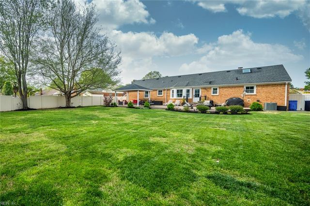 825 Loblolly CT, Chesapeake, VA 23322