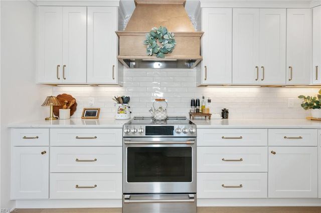 825 Loblolly CT, Chesapeake, VA 23322