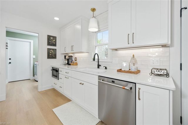 825 Loblolly CT, Chesapeake, VA 23322