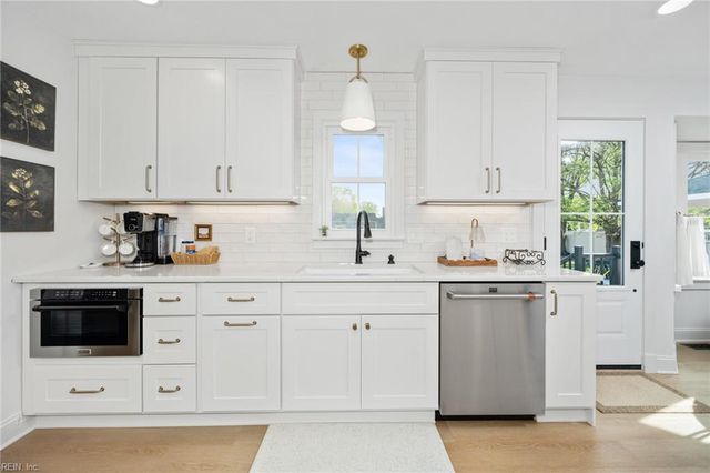 825 Loblolly CT, Chesapeake, VA 23322