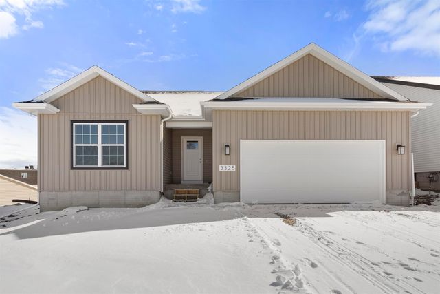 3325 Lincolnshire Road, Waterloo, IA 50701