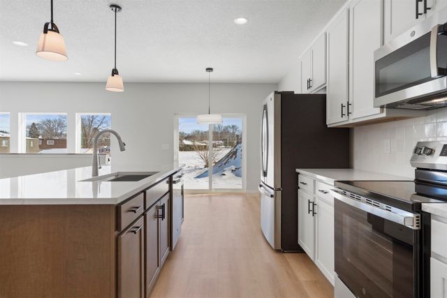 3325 Lincolnshire Road, Waterloo, IA 50701