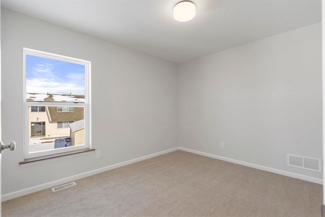 3325 Lincolnshire Road, Waterloo, IA 50701