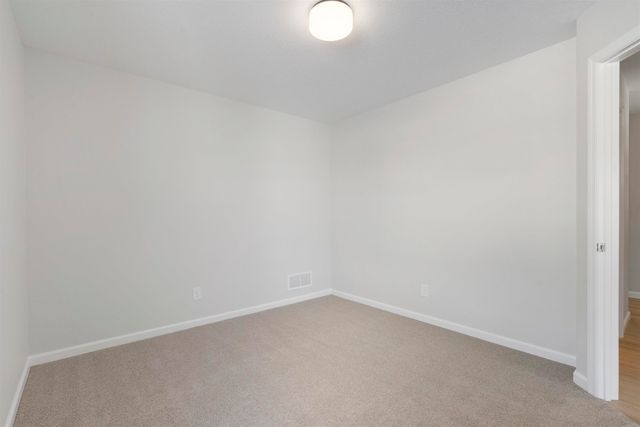 3325 Lincolnshire Road, Waterloo, IA 50701