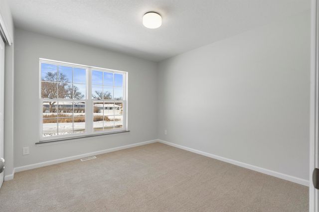 3325 Lincolnshire Road, Waterloo, IA 50701