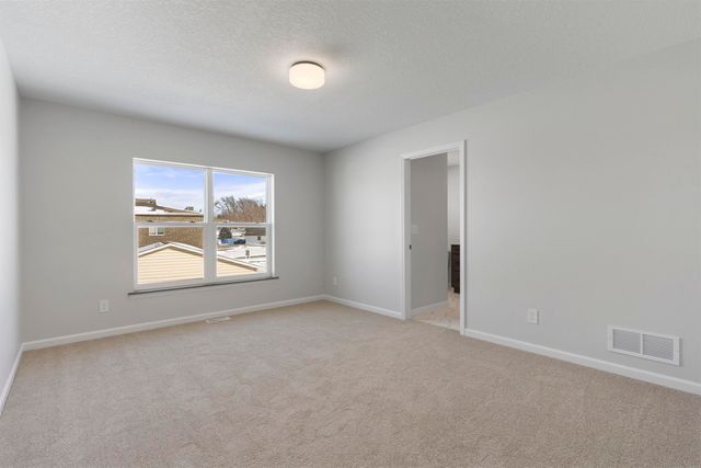 3325 Lincolnshire Road, Waterloo, IA 50701
