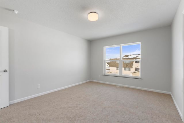3325 Lincolnshire Road, Waterloo, IA 50701