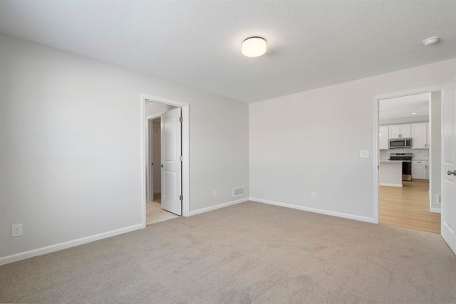 3325 Lincolnshire Road, Waterloo, IA 50701