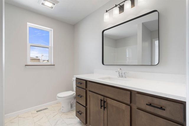 3325 Lincolnshire Road, Waterloo, IA 50701