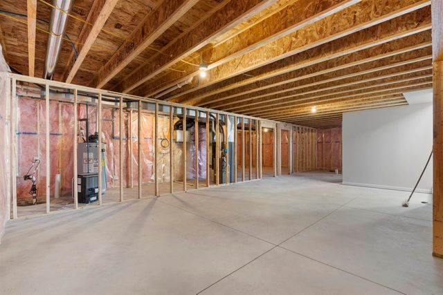 3325 Lincolnshire Road, Waterloo, IA 50701