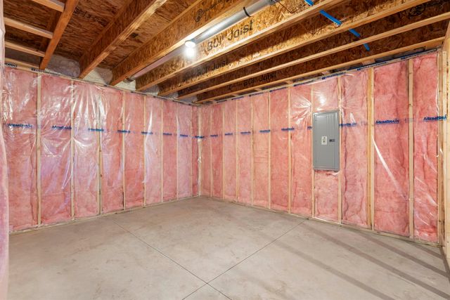 3325 Lincolnshire Road, Waterloo, IA 50701