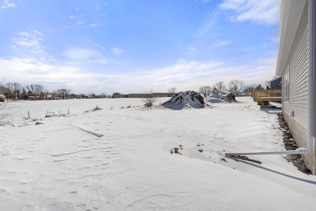 3325 Lincolnshire Road, Waterloo, IA 50701