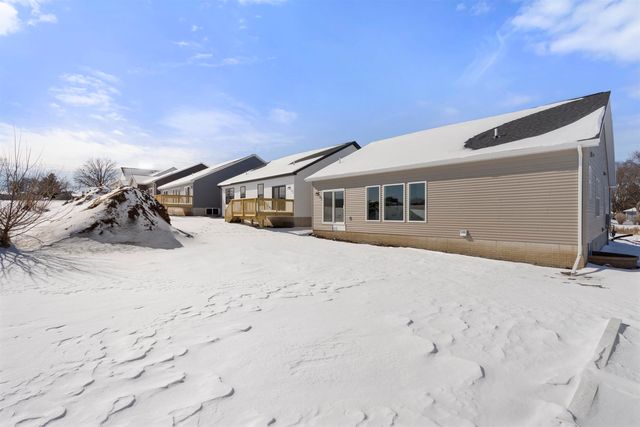 3325 Lincolnshire Road, Waterloo, IA 50701