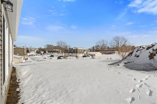 3325 Lincolnshire Road, Waterloo, IA 50701