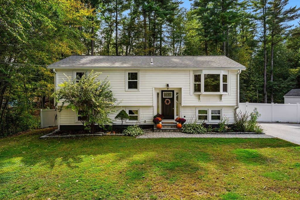 73 Kimball Rd, Amesbury, MA 01913