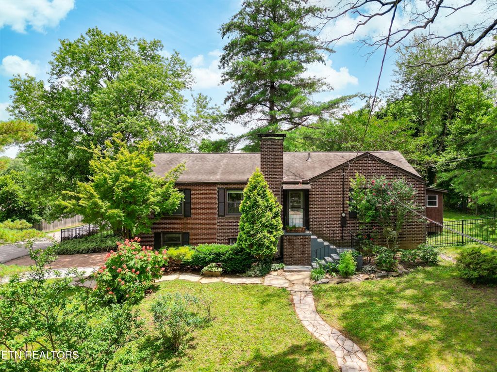 1122 Tapoco Ave, Maryville, TN 37801