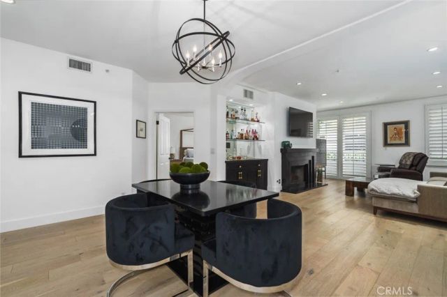 11740 W Sunset Boulevard 14, Los Angeles, CA 90049