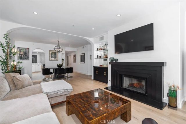 11740 W Sunset Boulevard 14, Los Angeles, CA 90049