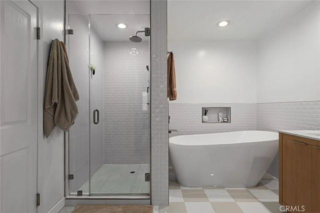 11740 W Sunset Boulevard 14, Los Angeles, CA 90049