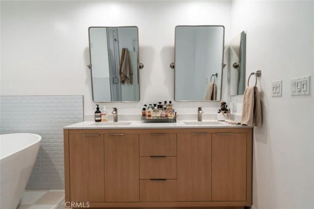 11740 W Sunset Boulevard 14, Los Angeles, CA 90049