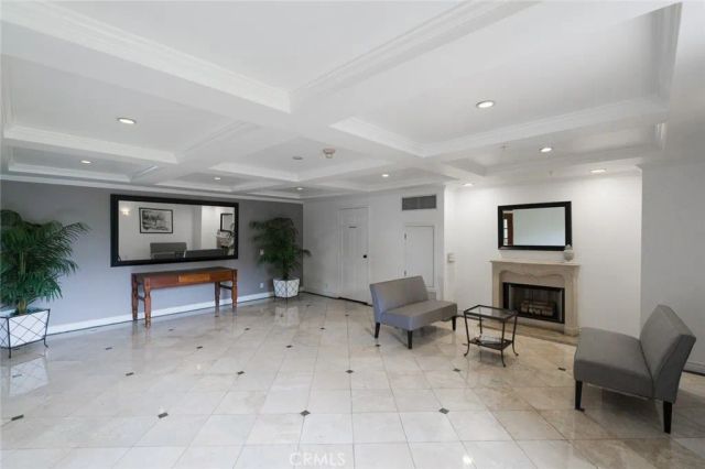 11740 W Sunset Boulevard 14, Los Angeles, CA 90049