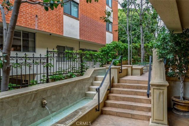 11740 W Sunset Boulevard 14, Los Angeles, CA 90049