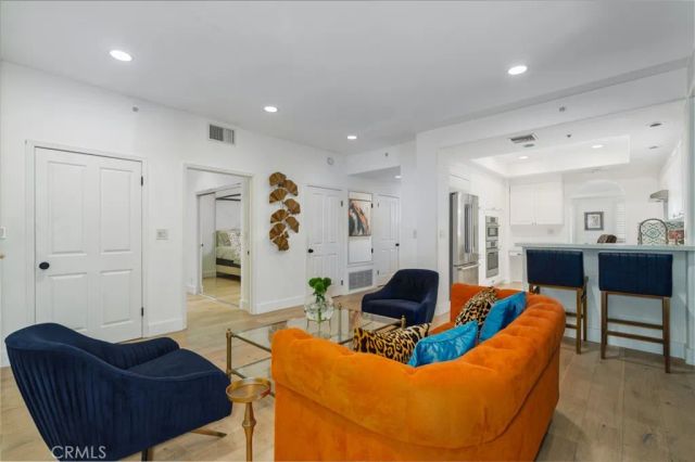 11740 W Sunset Boulevard 14, Los Angeles, CA 90049