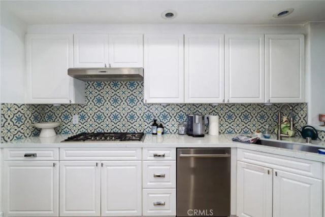 11740 W Sunset Boulevard 14, Los Angeles, CA 90049