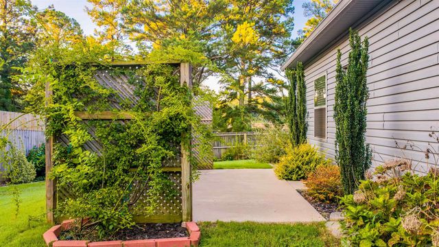 617 Edgemoor Terrace, Benton, AR 72015