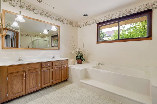 1281 TRACIE Drive, Lake Zurich, IL 60047