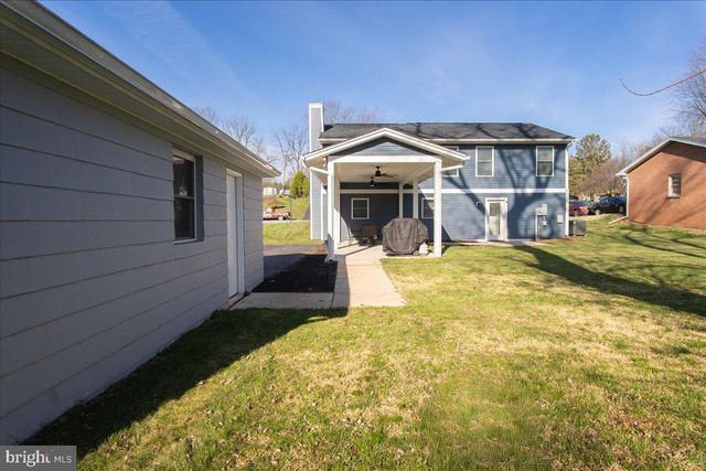 13825 WOODLAND HEIGHTS DR, Hagerstown, MD 21742