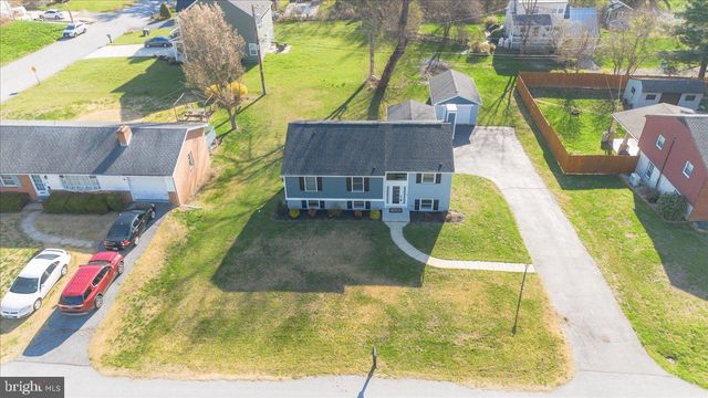 13825 WOODLAND HEIGHTS DR, Hagerstown, MD 21742