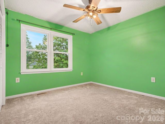 3361 47th Avenue Place NE, Hickory, NC 28601