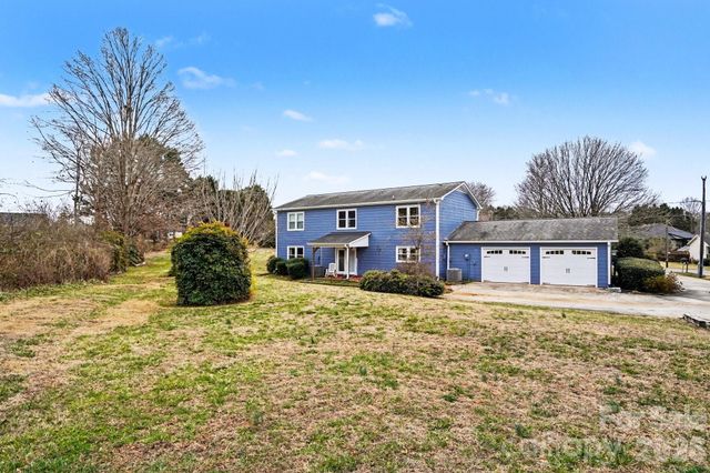 3361 47th Avenue Place NE, Hickory, NC 28601