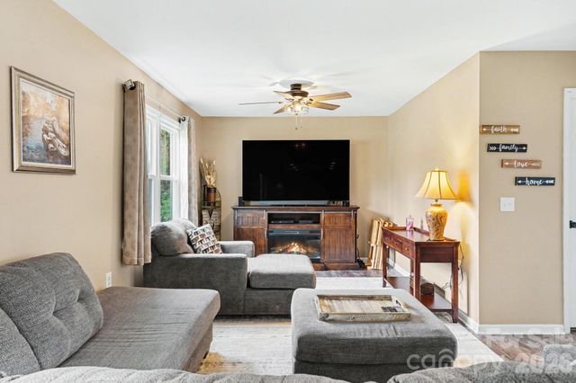 3361 47th Avenue Place NE 76, Hickory, NC 28601