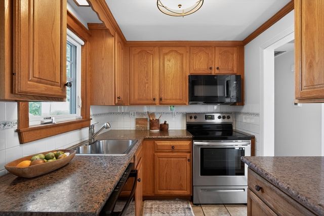 3 Rindone St, Holbrook, MA 02343