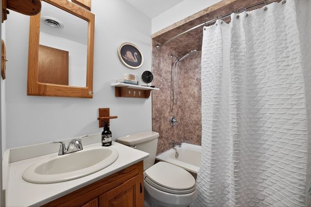 3 Rindone St, Holbrook, MA 02343