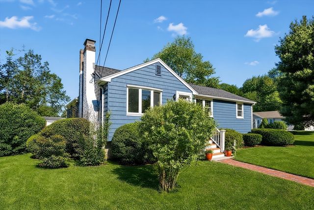 3 Rindone St, Holbrook, MA 02343