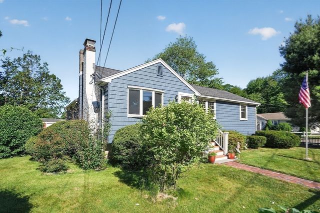 3 Rindone St, Holbrook, MA 02343