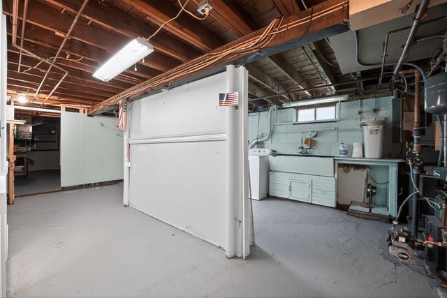 3 Rindone St, Holbrook, MA 02343