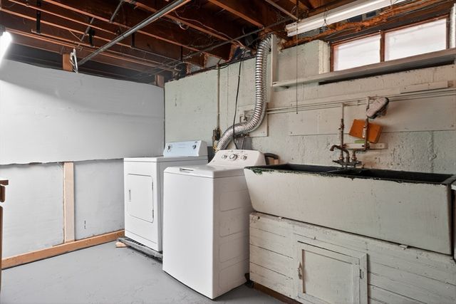 3 Rindone St, Holbrook, MA 02343