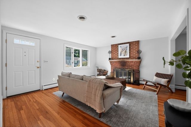 3 Rindone St, Holbrook, MA 02343