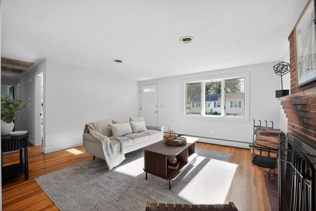 3 Rindone St, Holbrook, MA 02343