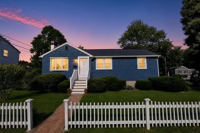 3 Rindone St, Holbrook, MA 02343